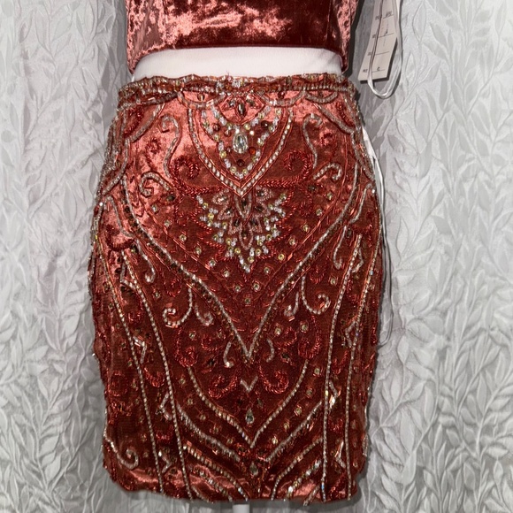 Malisha orange 2 piece set size 6 rhinestoned bedded a velvety top new with tag - Picture 3 of 12